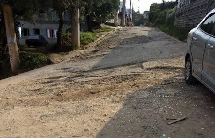 Moradores de rua em Mauá sofrem com a falta de asfalto