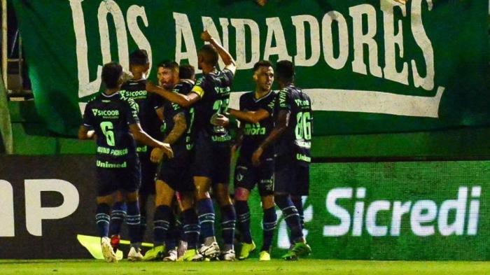 Chapecoense vence Corinthians por 1 a 0 na Copa do Brasil