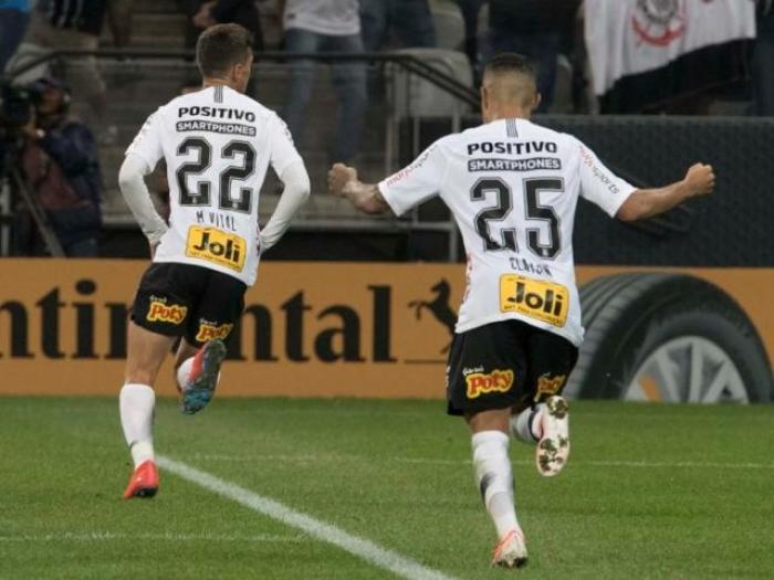 Corinthians vence Chapecoense e garante classificação às oitavas da Copa do Brasil