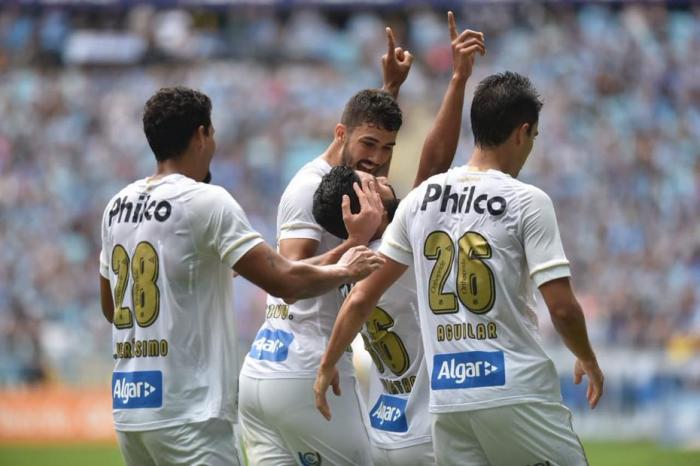 Santos vence Grêmio em Porto Alegre na estreia no Brasileirão