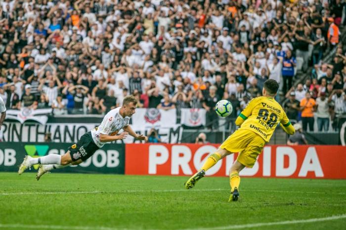 Corinthians vence Chapecoense pelo Brasileirão