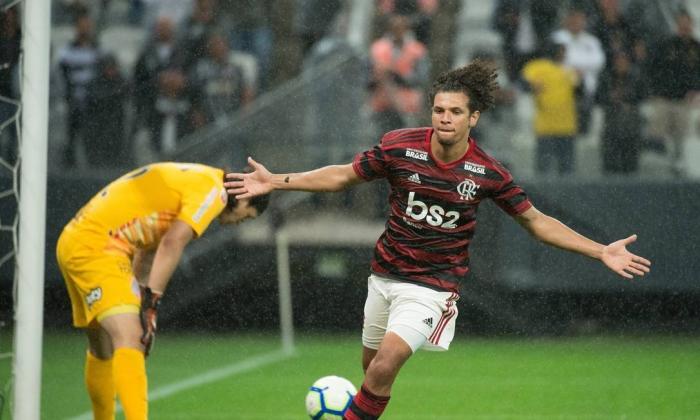 Flamengo vence Corinthians em Itaquera e abre vantagem nas oitavas de final da Copa do Brasil