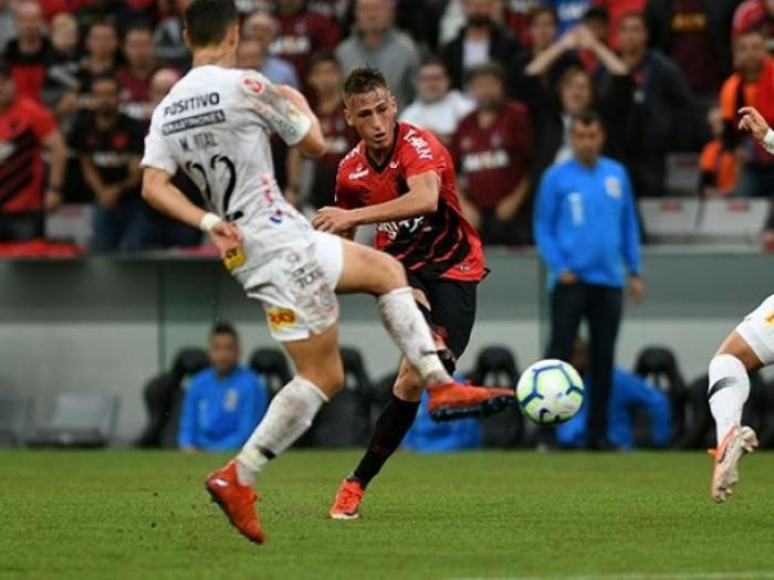 Corinthians vence Athlético-PR fora de casa pelo Brasileirão