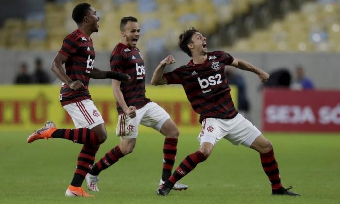 Flamengo vence mais uma vez Corinthians e se classifica para quartas da Copa do Brasil