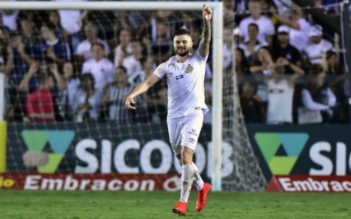 Santos vence Corinthians por 1 a 0 e assume liderança provisória do Brasileirão