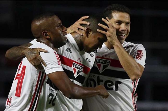 São Paulo goleia Chapecoense no Morumbi e aparece na quinta posição