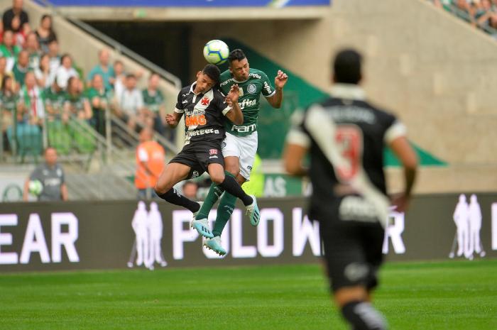 Palmeiras apenas empata em casa e perde liderança para o Santos