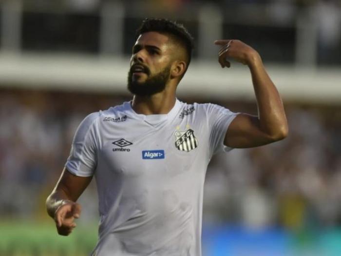 Santos vence Avaí na Vila e chega a liderança do Brasileirão