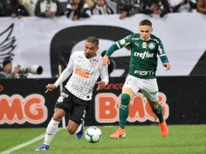 Corinthians e Palmeiras empatam clássico por 1 a 1 em Itaquera