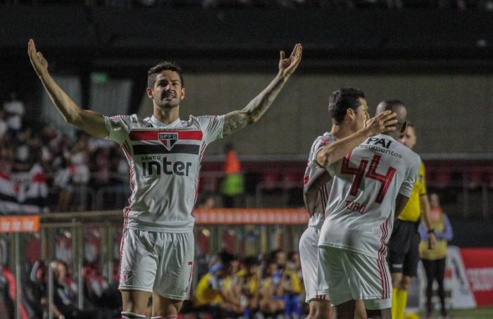São Paulo vence clássico contra o Santos no Morumbi