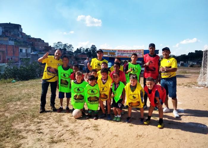 Douglas Borgoni e parceiros iniciam projeto “Tok Tok de Bola”