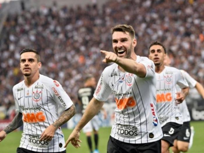 Corinthians vence Botafogo por 2 a 0 em Itaquera