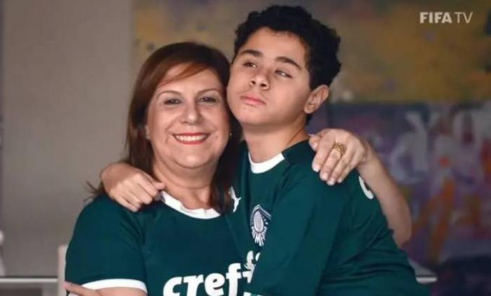 Silvia Prin Grecco e Nickollas concorrem a prêmio de melhor história de fãs do futebol