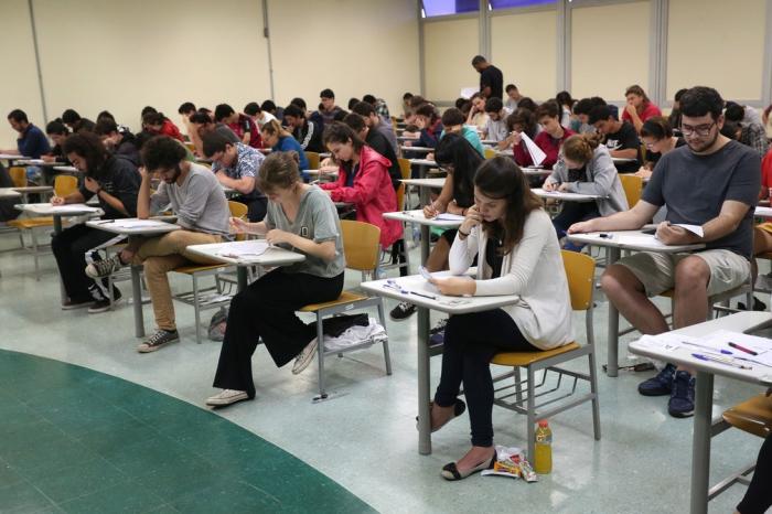 Segundo dia de provas da Fuvest tem Bowie, Nobel e xadrez