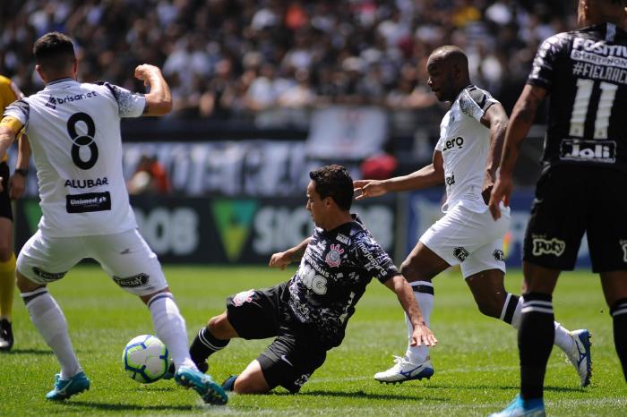 Corinthians abre 2 a 0 mas leva empate sofrendo gol olímpico do Ceará