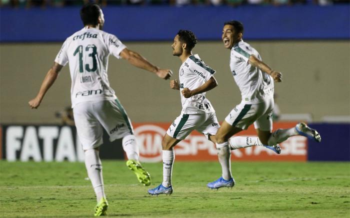 Palmeiras vence Goiás de virada em Goiânia