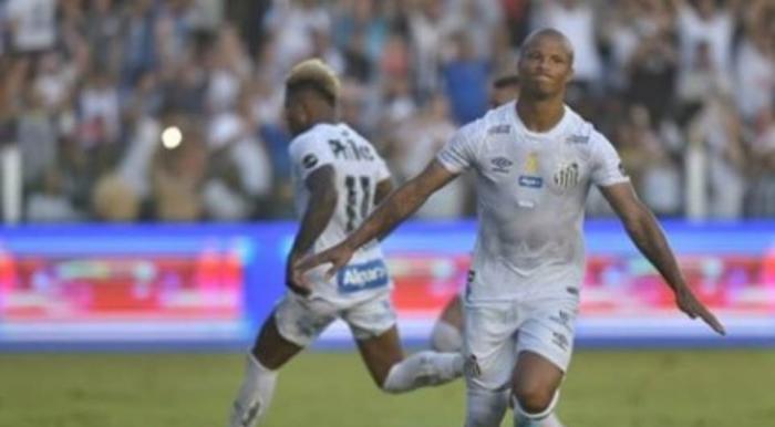 Santos empata em casa com pênalti polêmico no fim da partida