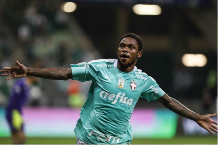 Com 3 gols de Luiz Adriano, Palmeiras vence Fluminense e fica a três pontos do líder
