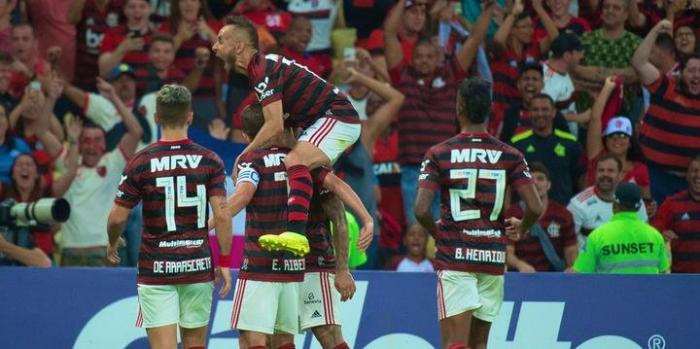 Flamengo vence Santos com golaço e termina turno na liderança
