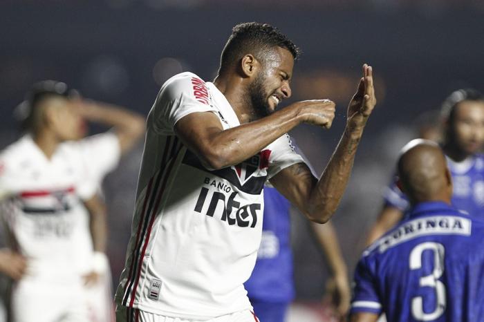 São Paulo apenas empata com CSA no Morumbi