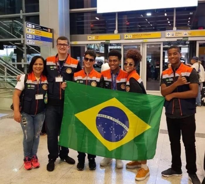 Alunos de Escola Estadual de Mauá voltam do Japão após apresentação de trabalho sobre Defesa Civil