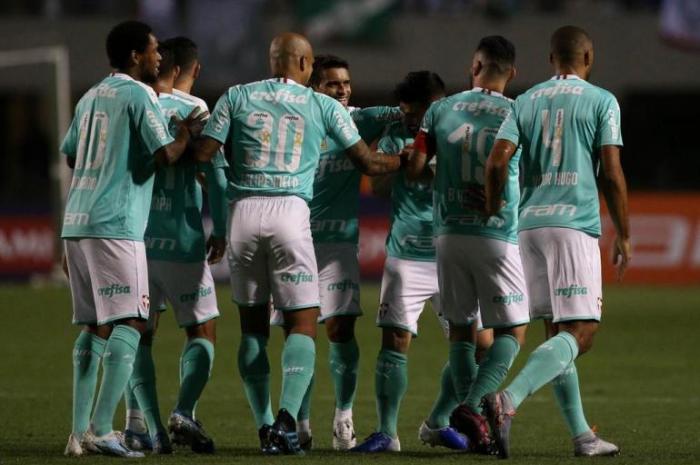 Palmeiras goleia CSA e segue na cola do líder Flamengo