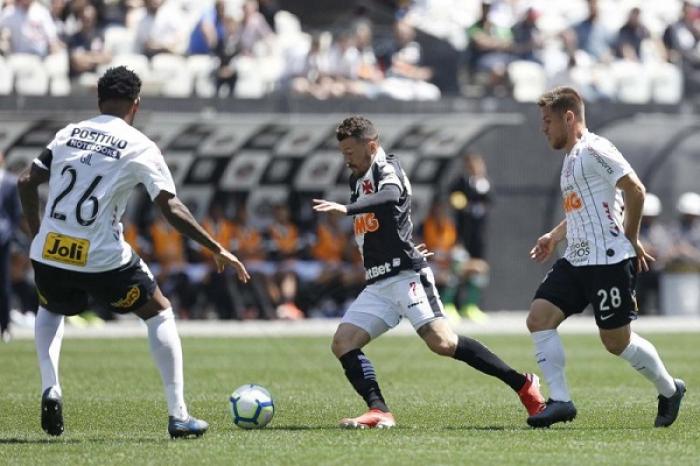 Com gol de Ralf, Corinthians vence Vasco em casa 