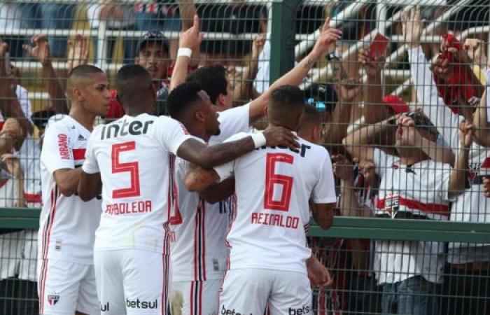 São Paulo vence Fortaleza no Pacaembu e está na quinta posição