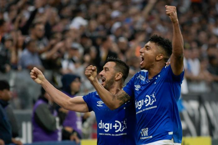 Corinthians perde de virada em casa para o Cruzeiro