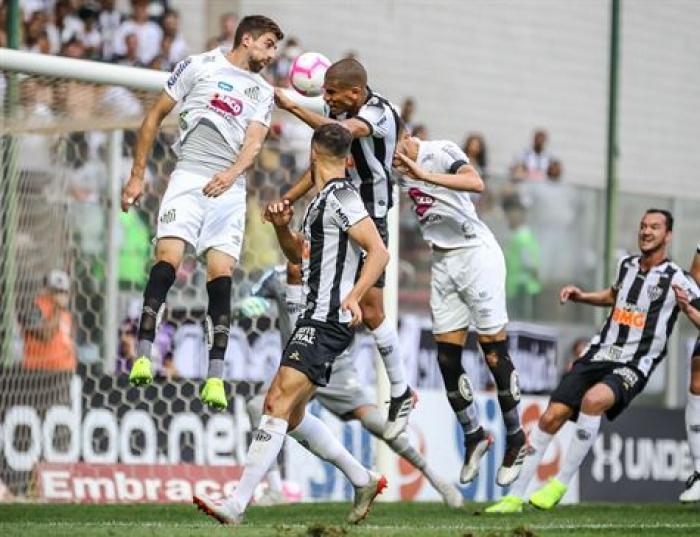 Atlético-MG vence o Santos por 2 a 0 no Estádio Independência