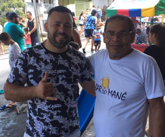 Vereador Irmão Ozelito parabeniza agente social Clécio Bispo por festa promovida para as crianças na Vila Falchi