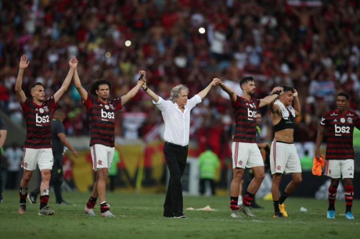 Corinthians sofre goleada do Flamengo e demite técnico Fábio Carille