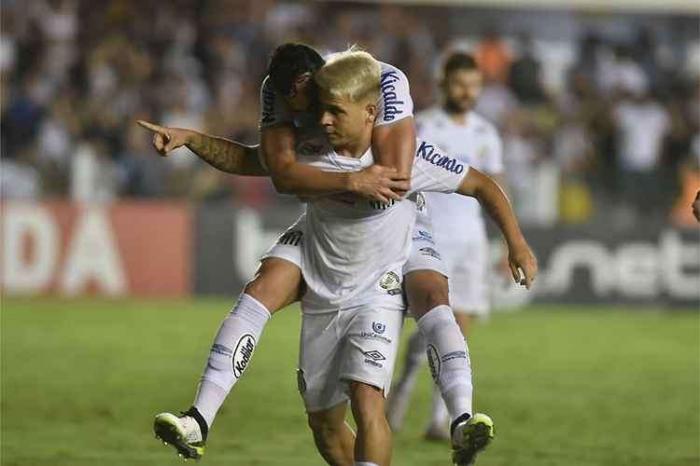 Santos goleia Botafogo na Vila Belmiro