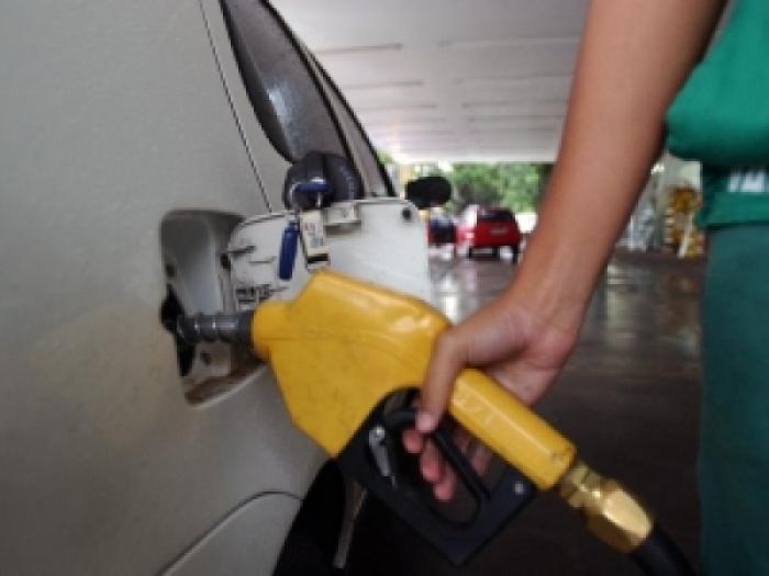 Preço da gasolina passa de R$ 4 no Grande ABC