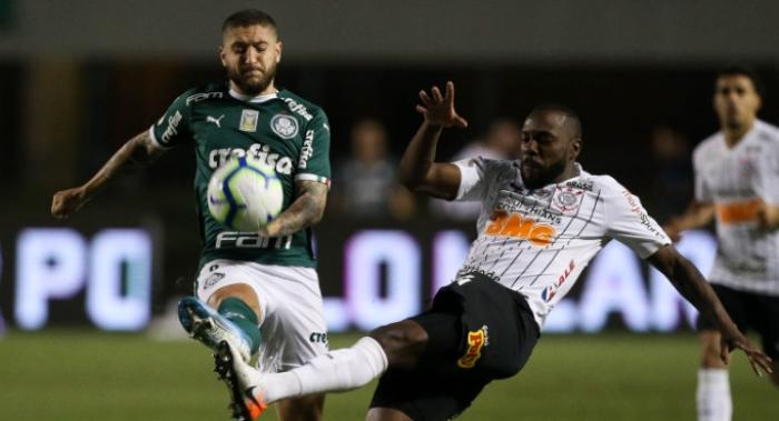 Com gols nos acréscimos, Palmeiras e Corinthians empatam clássico