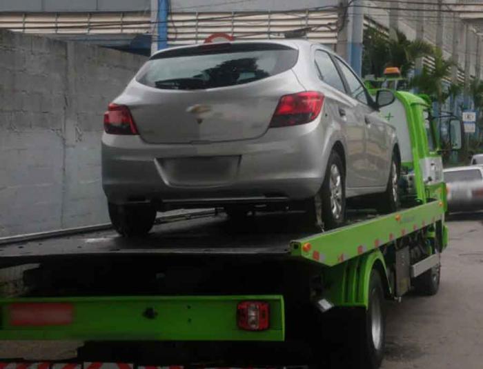 GCM de Mauá prende dois suspeitos e recupera veículo roubado de motorista de aplicativo