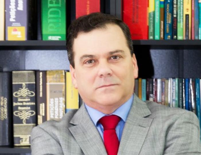 Professor de Direito Constitucional, Wagner Rubinelli, explica alteração na lei eleitoral, que poderá determinar a prisão de pessoas que cometerem crimes eleitorais por meio de redes sociais 