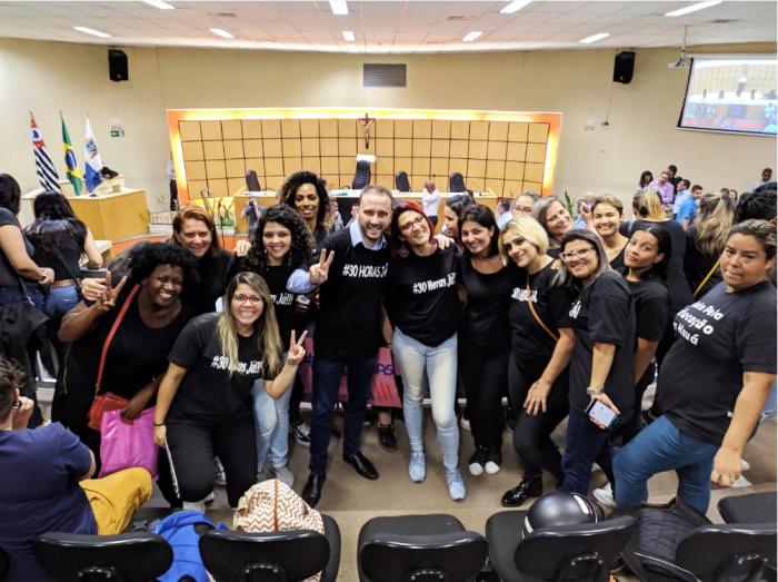 Vereador Fernando Rubinelli comemora aprovação do Estatuto do Magistério 