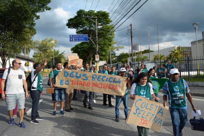 Catadores protestam contra construção de incineradora de resíduos em Mauá