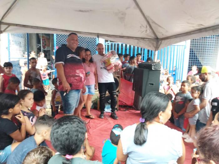 Douglas Borgoni acompanha luta de MMA e evento do ‘Natal Feliz’