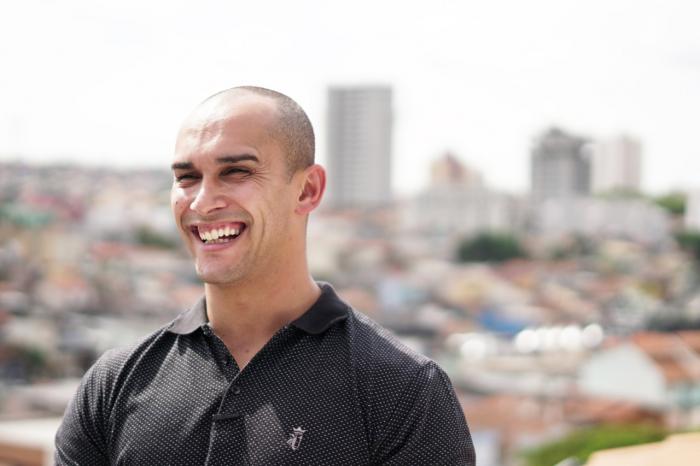 Diego Ramos realiza trabalho social para adolescentes na ação social ‘Voluntários do Bem’