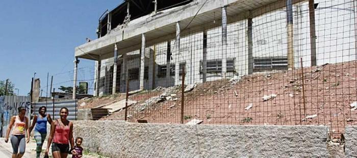 Moradores cobram término de obra de Ginásio Poliesportivo em Mauá 