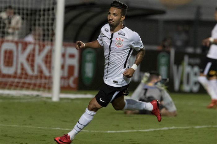Corinthians vence a Ferroviária de virada no Pacaembu