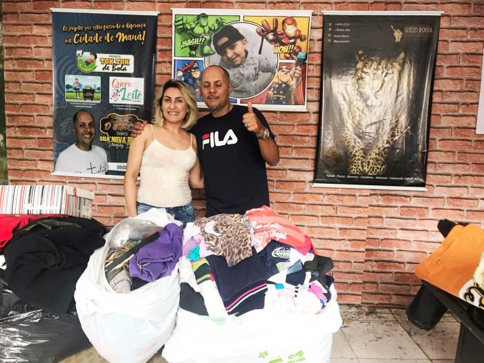 Douglas Borgoni agradece doações de roupas para pessoas carentes da Vila Assis Brasil