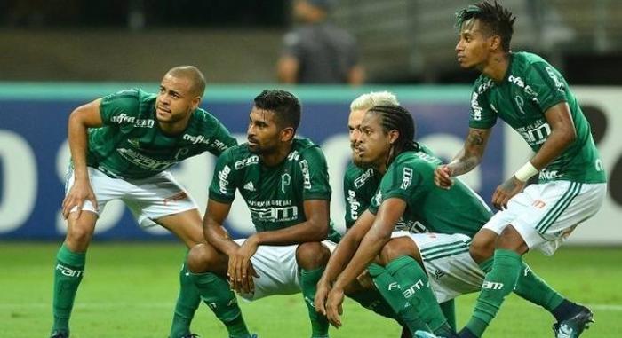 Palmeiras vence Red Bull com pênalti defendido por Jailson e dois gols de Thiago Santos
