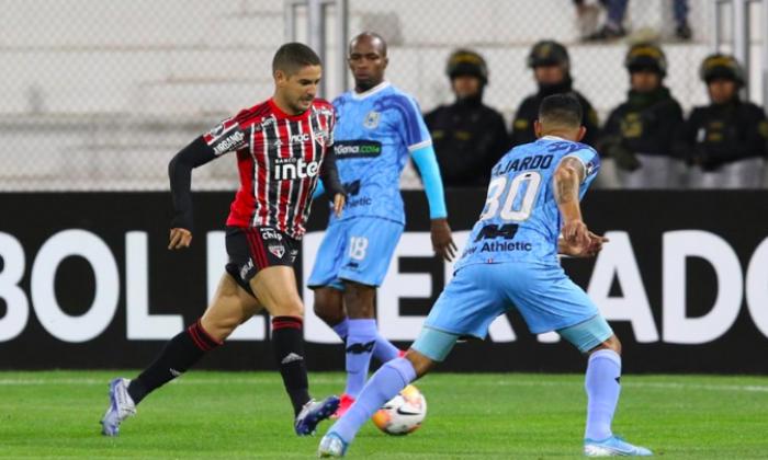 São Paulo perde de virada para o Binacional na estreia da Libertadores