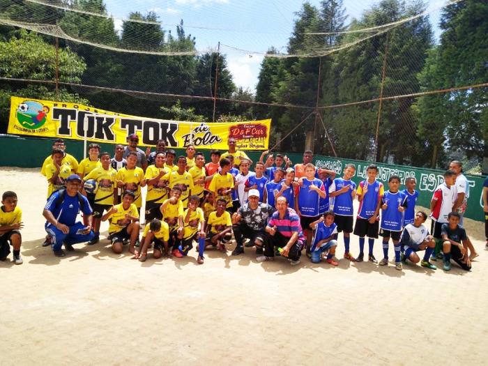 Douglas Borgoni e colaboradores acompanham amistoso dos meninos do projeto “Tok Tok de Bola”