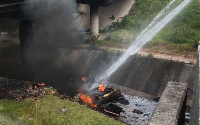 Motorista morre carbonizado após acidente no Rodoanel Leste 