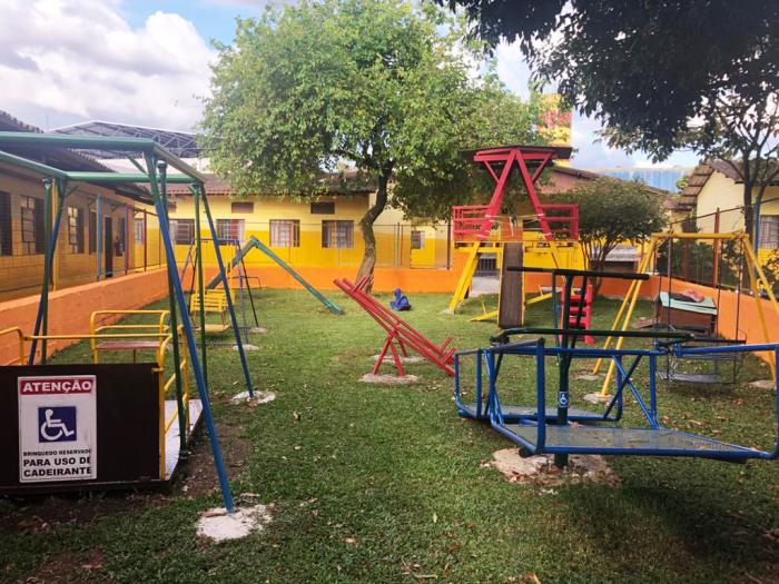APAE Mauá instala brinquedos para os alunos