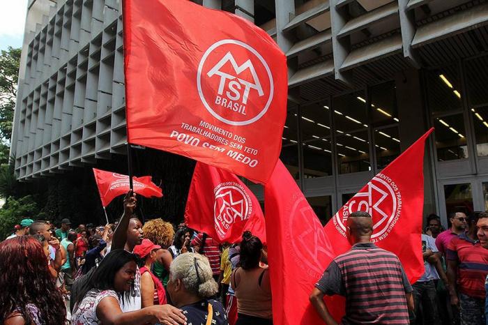 MTST protesta por área para assembleia em Mauá